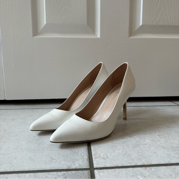 [SOLD] BNWOT VENILLA SUITE white pumps with gold heels (women’s us 7.5) - Picture 3 of 9